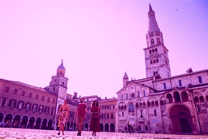 Ella, 27 — Escort in Bondeno, Italy