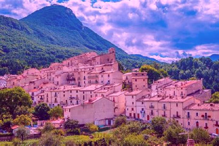 Ella, 27 — Escort in Civitella Alfedena, Italy