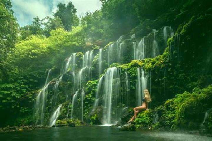 Ella, 27 — Escort in Gunungsari, Indonesia