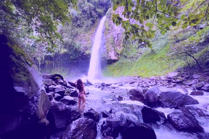 Ella, 27 — Escort in La Fortuna, Costa Rica