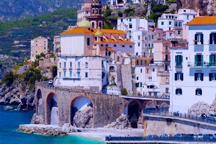 Ella, 27 — Escort in Pradelle, Italy