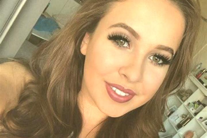 Ella, 28, a auburn amber-eyed caribbean companion based in Avagou. Offering Girlfriend Experience, Roleplay, Striptease, CIM. Available for incall and outcal...
