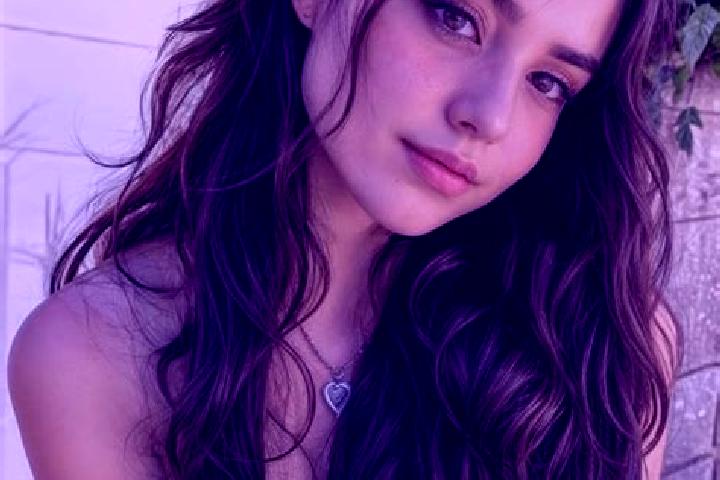 Ella, 28, a auburn amber-eyed mediterranean companion based in Vurpar. Offering OWO, Erotic Massage, Duos, Couples. Available for incall and outcall, day and...