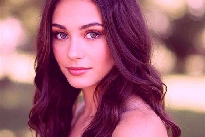 Ella, 28, a brunette hazel-eyed slavic companion based in Bandau. Offering Couples, Girlfriend Experience, Striptease, Deep French Kissing. Available for inc...