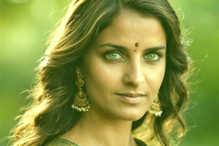 Ella, 28, a chestnut green-eyed indian companion based in Dobrepa. Offering Domination, Party Girl, Duos, Striptease. Available for incall and outcall, overn...