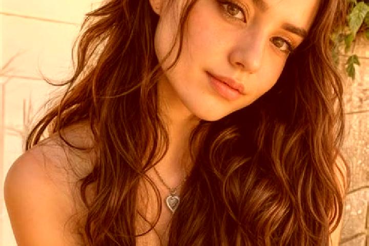 Ella, 28, a chestnut hazel-eyed caucasian companion based in Lampa. Offering Duos, Erotic Massage, Tantra, BDSM. Available for incall and outcall, day and ev...