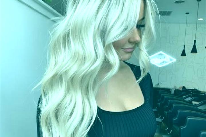 Ella, 28, a platinum blonde hazel-eyed latina companion based in Paris 14 Observatoire. Offering A-Level, Girlfriend Experience, Party Girl, Roleplay. Availa...