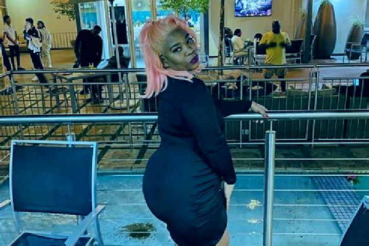 Ella, 28 — Escort in Kalawa, Germany
