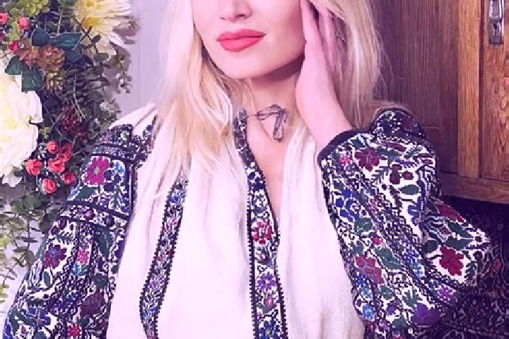 Ella, 28 — Escort in Kitsman, Ukraine
