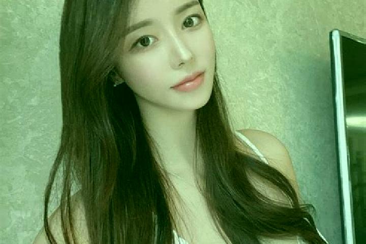 Ella, 28 — Escort in Samphanthawong, Thailand