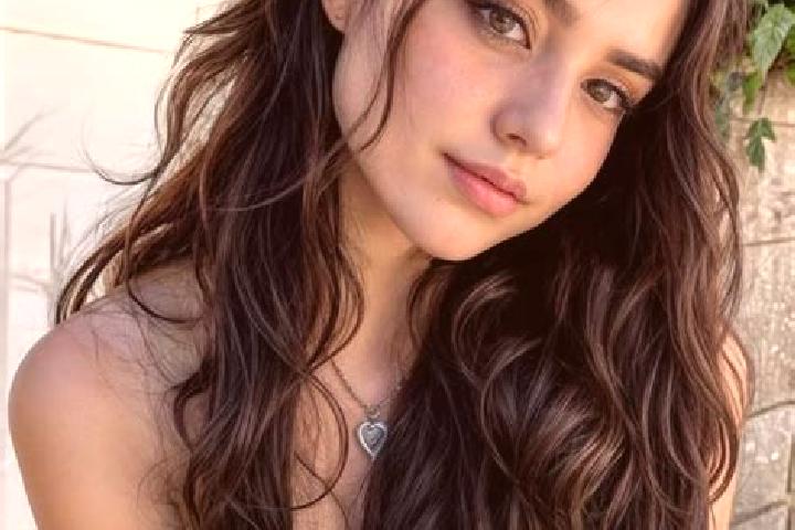 Ella, 29, a auburn hazel-eyed middle eastern companion based in Pakusari. Offering Tantra, OWO, Fetish, BDSM. Available for incall and outcall, overnight boo...