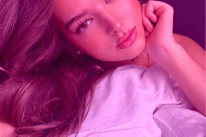 Ella, 29, a chestnut amber-eyed latina companion based in Onani. Offering Girlfriend Experience, Striptease, Domination, Duos, Party Girl. Available for inca...