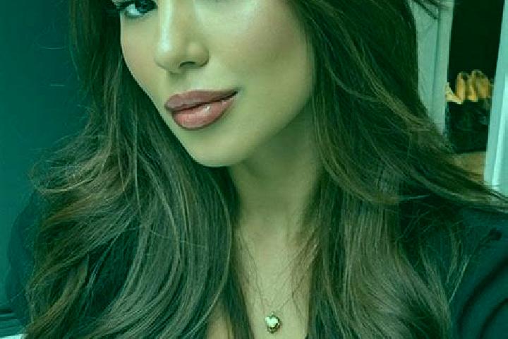 Ella, 29, a chestnut brown-eyed latina companion based in Bandar-e Deyr. Offering Couples, Party Girl, Domination, CIM. Available for incall and outcall, ove...