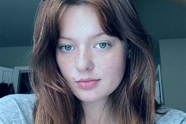 Ella, 29, a red grey-eyed mixed companion based in Berry-Bouy. Offering Striptease, Massage, A-Level, Duos, Domination. Available for incall and outcall, day...