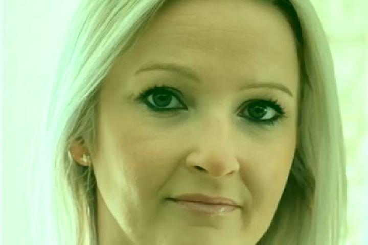 Ella, 29 — Escort in Fey, France