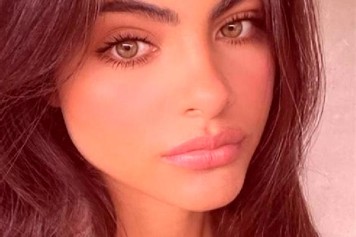 Ella, 30, a chestnut hazel-eyed middle eastern companion based in Ganda. Offering GFE, CIM, 69, Duos. Available for incall and outcall, day and evening dates.