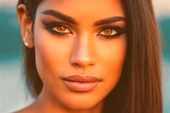 Ella, 31, a auburn brown-eyed latina companion based in Jose Esteban Coronado. Offering GFE, A-Level, CIM, Roleplay, 69. Available for incall and outcall, da...