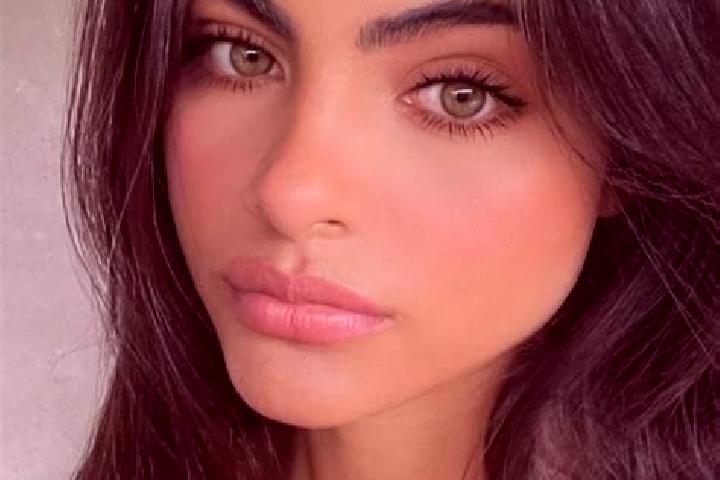 Ella, 31, a chestnut dark-eyed indian companion based in Villaverde de Montejo. Offering GFE, Fetish, Girlfriend Experience. Available for incall and outcall...