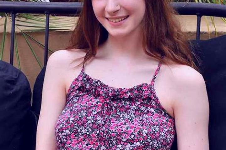Ella, 31 — Escort in Moore, United States