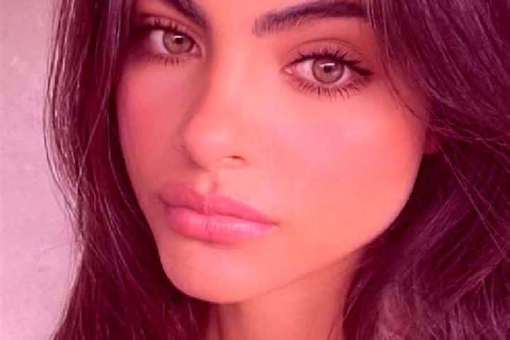 Ella, 32, a brunette green-eyed middle eastern companion based in Fraccionamiento del Valle. Offering Dinner Date, CIM, Deep French Kissing, OWO. Available f...