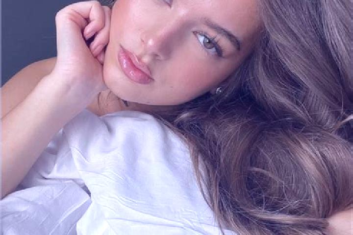 Ella, 32, a brunette hazel-eyed slavic companion based in Trosa. Offering Overnight, Domination, Travel Companion, BDSM, Roleplay. Available for incall and o...