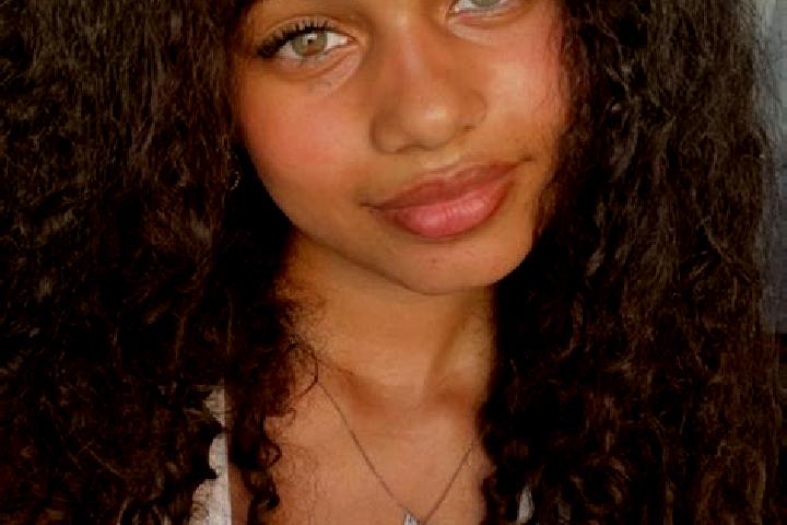 Ella, 32, a red hazel-eyed ebony companion based in Valasske Klobouky. Offering Overnight, Duos, GFE. Available for incall and outcall, day and evening dates.