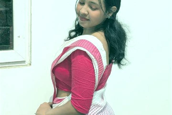 Ella, 32 — Escort in Kalaigaon, India