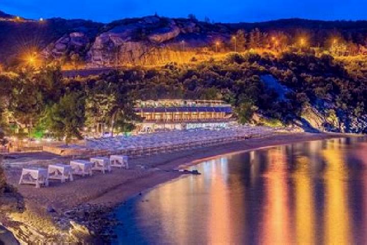 Ella, 32 — Escort in Palaio Tsifliki, Greece