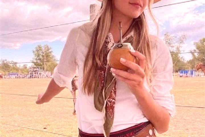 Ella, 32 — Escort in Vaqueros, Argentina