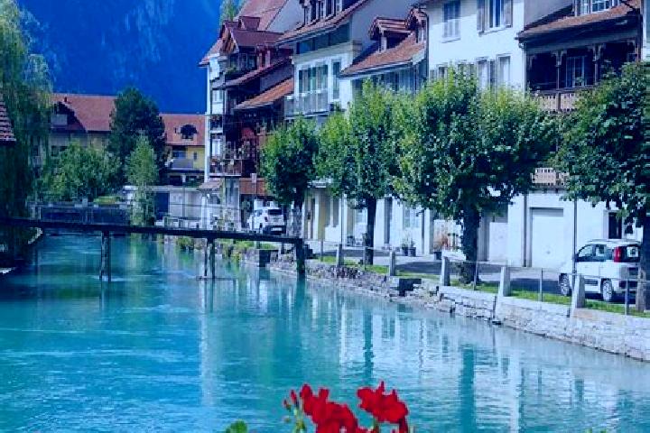 Ella, 32 — Escort in Winkel, Switzerland