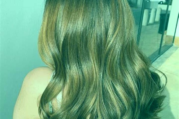 Ella, 33, a chestnut blue-eyed slavic companion based in Morungaba. Offering GFE, Erotic Massage, OWO, A-Level. Available for incall and outcall, overnight b...