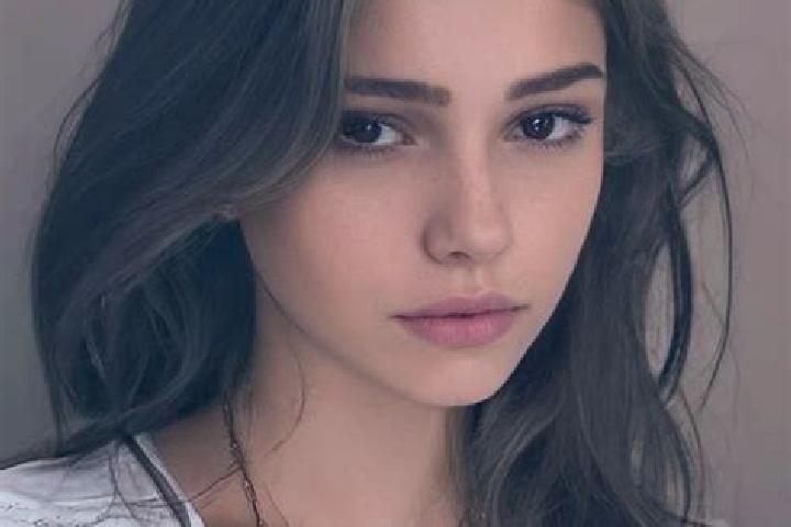 Ella, 33, a chestnut grey-eyed slavic companion based in Conversano. Offering 69, Erotic Massage, Duos, BDSM. Available for incall and outcall, overnight boo...