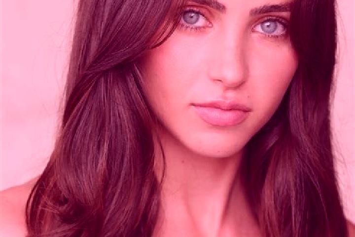 Ella, 33, a dark blonde dark-eyed latina companion based in Albion. Offering Fetish, Erotic Massage, OWO. Available for incall and outcall, day and evening d...