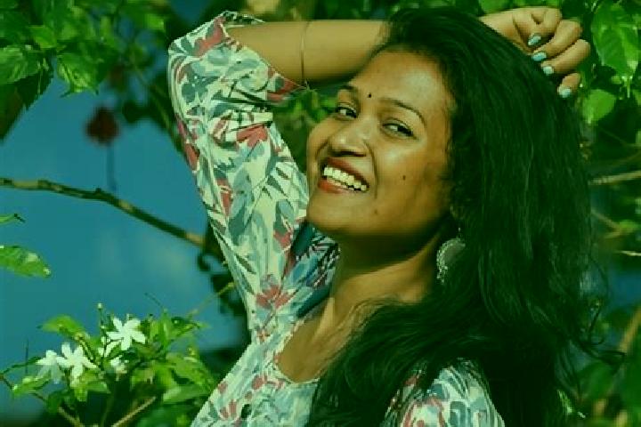 Ella, 33 — Escort in Jhinkpani, India