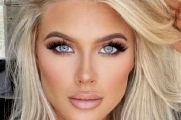 Ella, 34, a platinum blonde amber-eyed slavic companion based in Chake Chake. Offering Tantra, Duos, Massage, Fetish. Available for incall and outcall, day a...