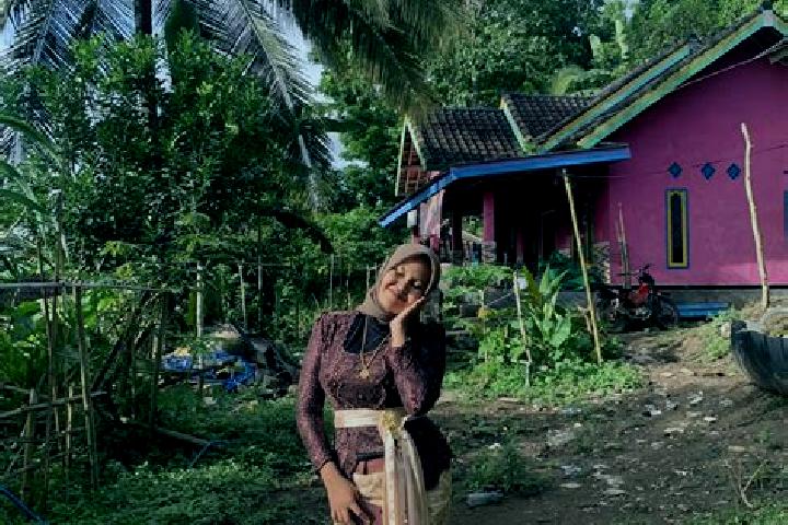 Ella, 34 — Escort in Mandar, Indonesia