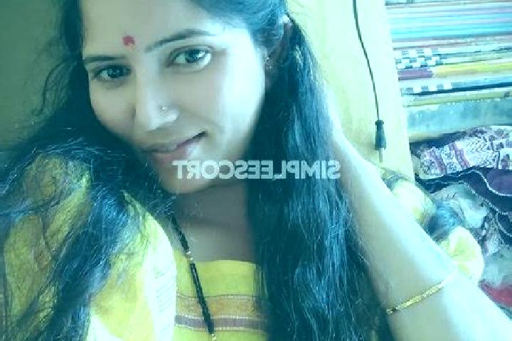 Ella, 34 — Escort in Mettupalayam, India