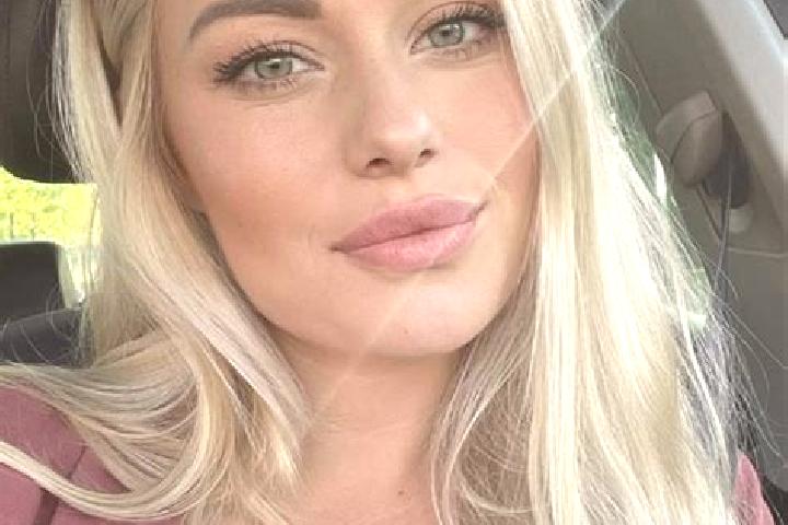 Ella, 35, a blonde hazel-eyed caucasian companion based in Schafwiesen. Offering Erotic Massage, Tantra, Deep French Kissing, Girlfriend Experience. Availabl...