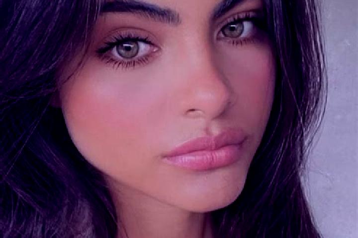 Ella, 35, a chestnut dark-eyed indian companion based in Zoelmond. Offering Domination, 69, Striptease. Available for incall and outcall, day and evening dates.