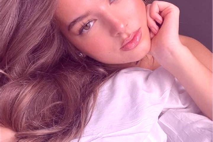 Ella, 35, a chestnut grey-eyed latina companion based in San Cebrian de Campos. Offering Domination, Tantra, Massage, BDSM. Available for incall and outcall,...