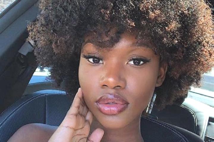 Ella, 35, a red dark-eyed ebony companion based in Dobrovce. Offering Striptease, Roleplay. Available for incall and outcall, day and evening dates.