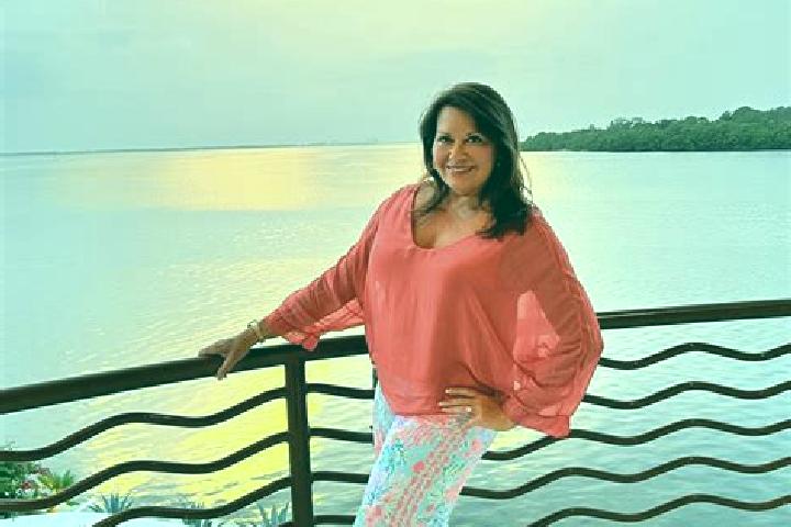 Ella, 35 — Escort in Brightwaters, Australia