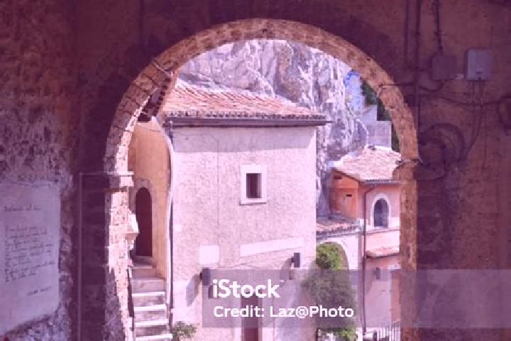 Ella, 35 — Escort in Cervara, Italy