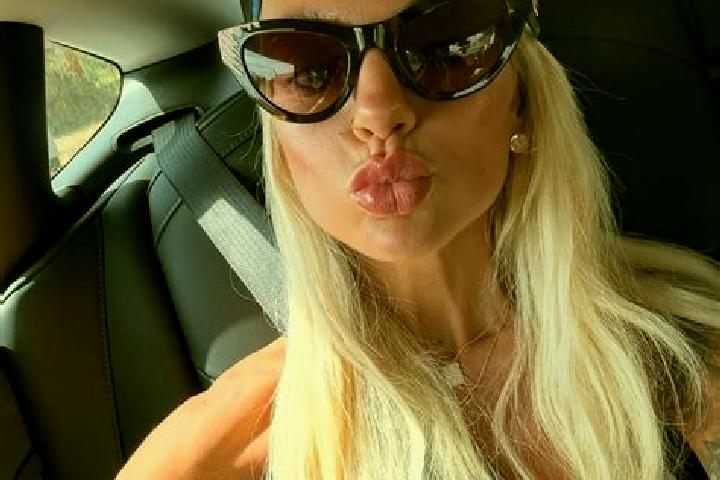 Ella, 35 — Escort in Fanny Bay, Canada
