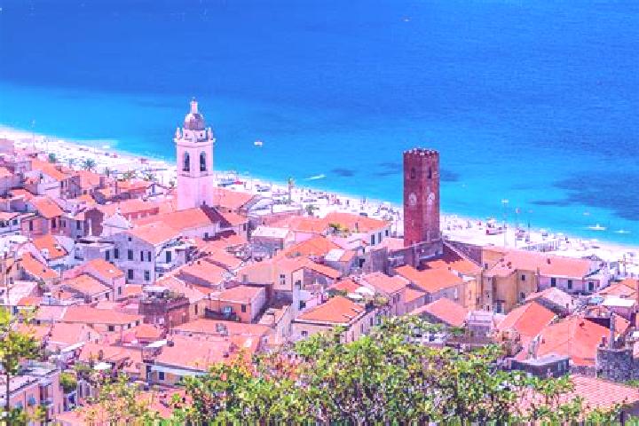 Ella, 35 — Escort in Montoggio, Italy