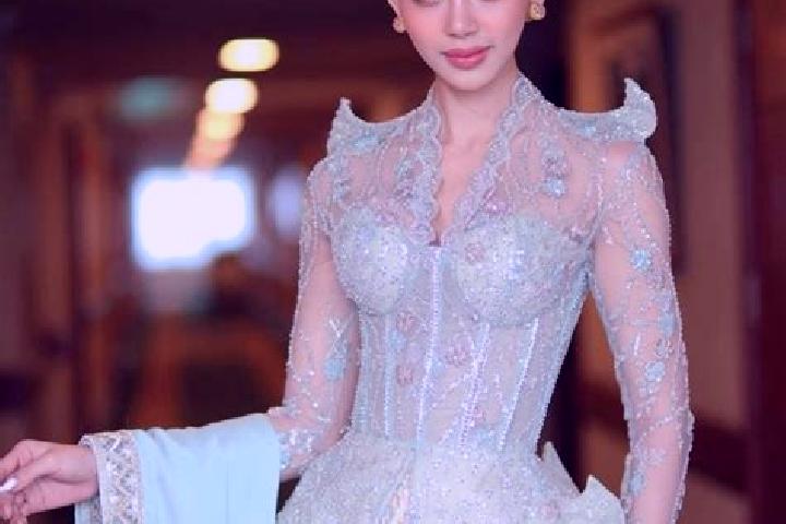 Ella, 35 — Escort in Peinnegon, Myanmar