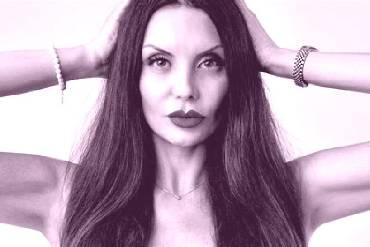 Ella, 35 — Escort in Romito Magra, Italy