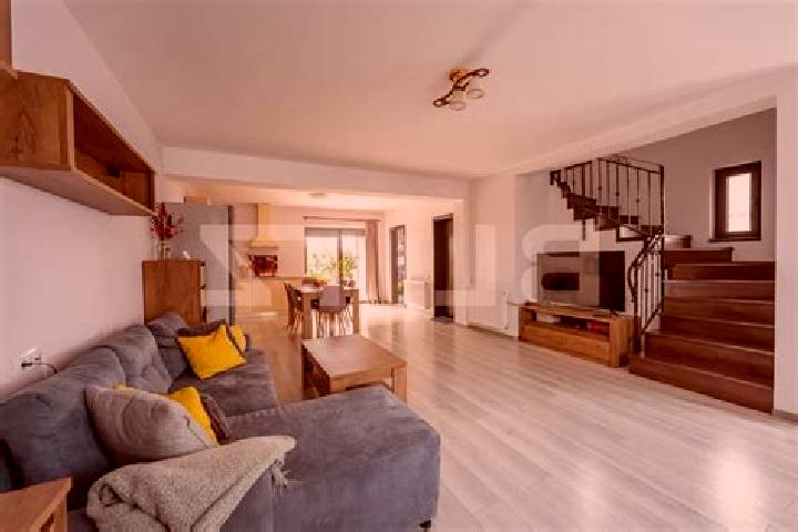 Ella, 35 — Escort in Sanpetru Mic, Romania