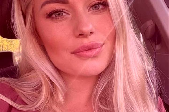 Ella, 36, a blonde hazel-eyed middle eastern companion based in Longzhua. Offering Erotic Massage, GFE, Duos. Available for incall and outcall, overnight boo...