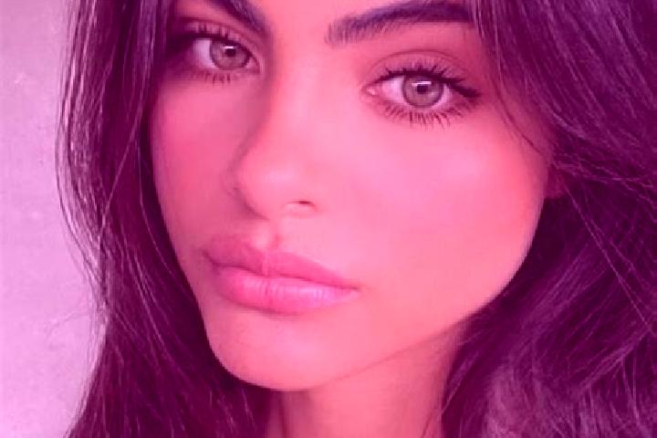 Ella, 36, a brunette amber-eyed latina companion based in Gyovren. Offering Deep French Kissing, Erotic Massage, Duos, Striptease. Available for incall and o...